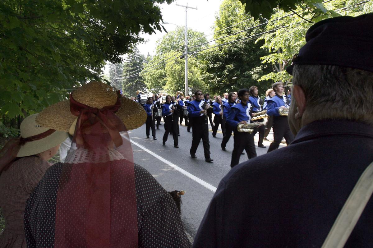 SALEMPARADE2.jpg