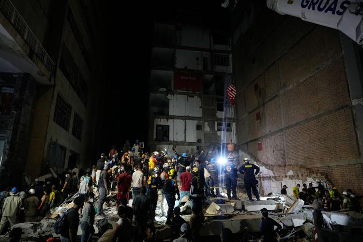 As search for thousands of missing pushes on, Colombia earthquake tests ...