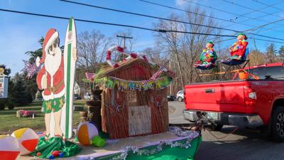 2022 holiday parade in Hampstead