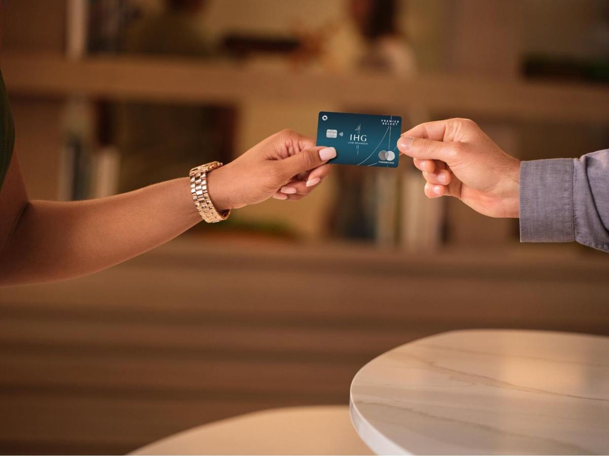Premium Travel Card Rewards Surge | Cross-Border Seller Payment Optimization Opportunity
