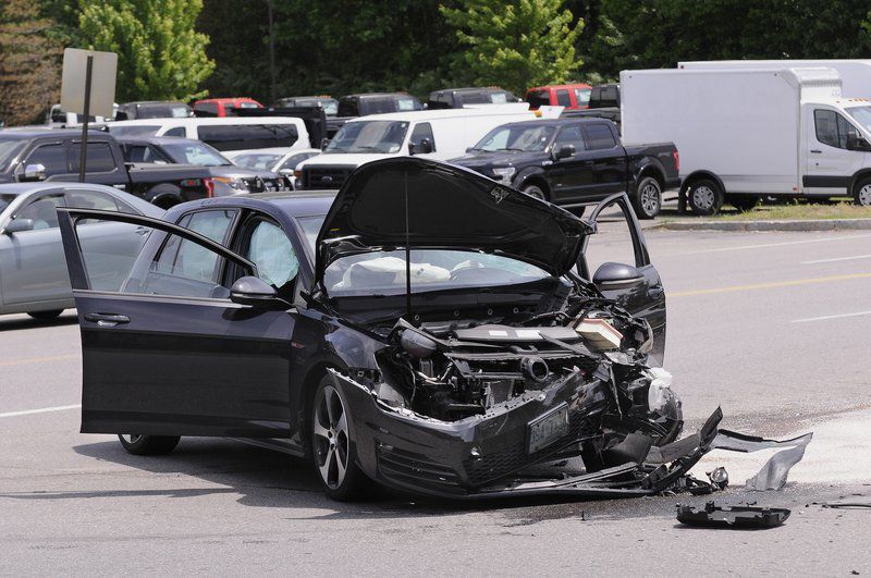 Two injured in head-on crash in Londonderry | New Hampshire ...