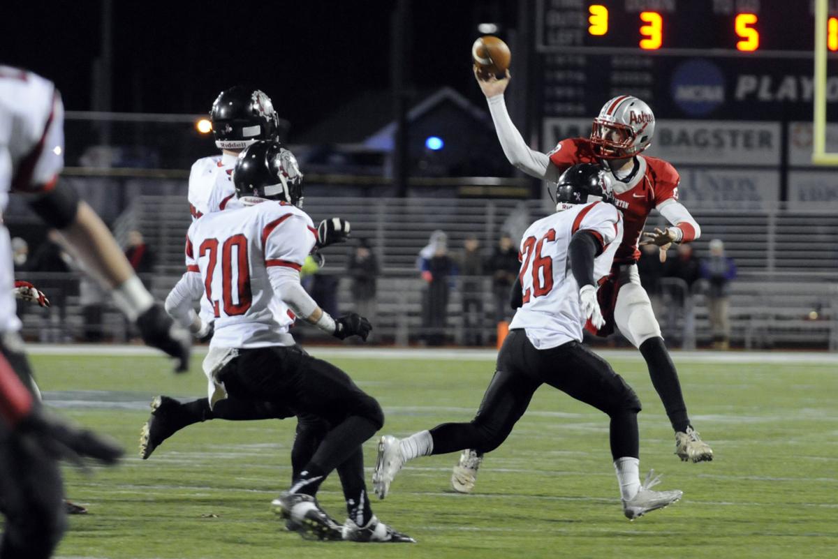Slideshow Pinkerton Wins D1 football championship Gallery
