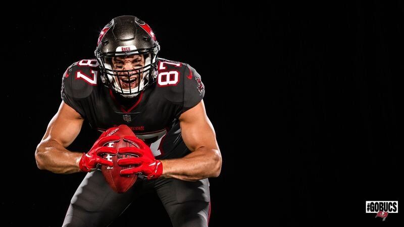 See the surreal photos of Rob Gronkowski in a Buccaneers jersey