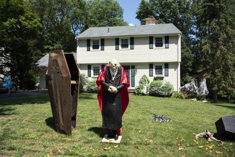 Hubie Halloween Turns Danvers Street Into Movie Hub