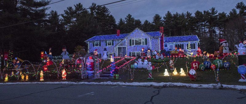 100K Christmas lights brighten up Pelham neighborhood | New Hampshire