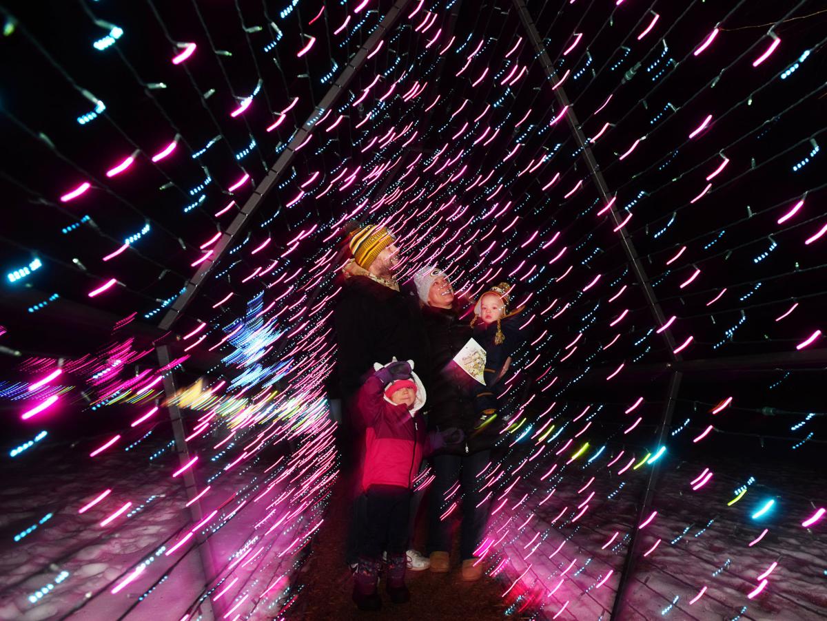 Slideshow Trustees Winterlights At Stevens Coolidge Place