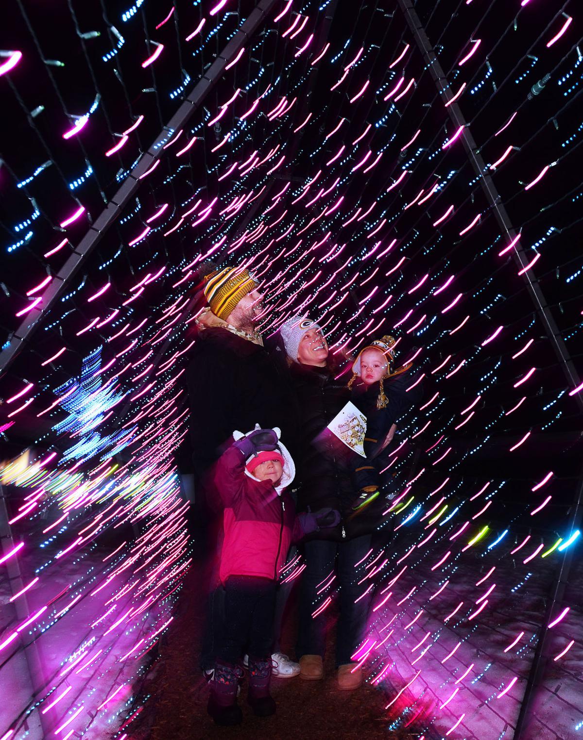Slideshow Trustees Winterlights At Stevens Coolidge Place