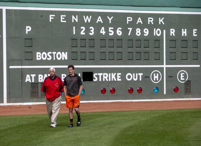 Hall of Famer Carl Yastrzemski throws out first pitch to grandson Mike at  Fenway Park 