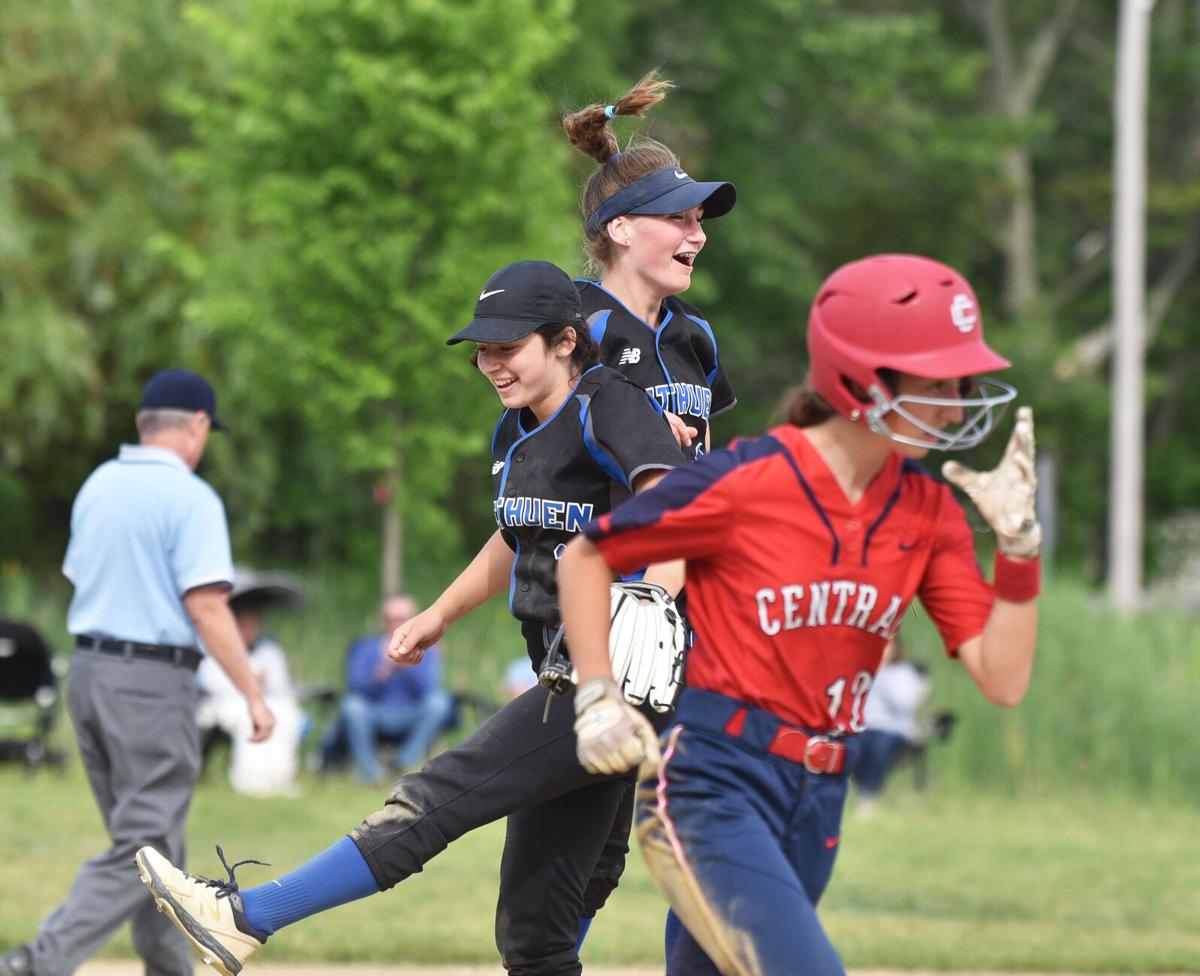210610_ET_CRU_SOFTBALL_1.JPG