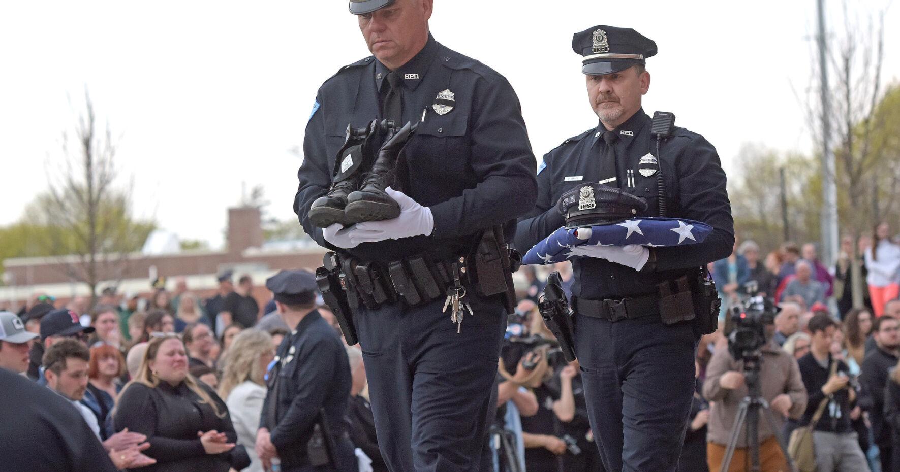 Hundreds gather at vigil in memory of former Lawrence police officer - Vimarsana News