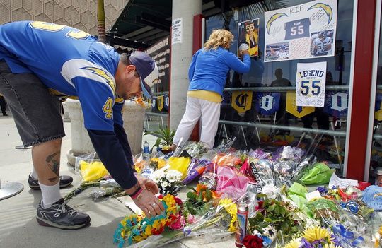 Seau family reaches settlement in wrongful death suit against NFL