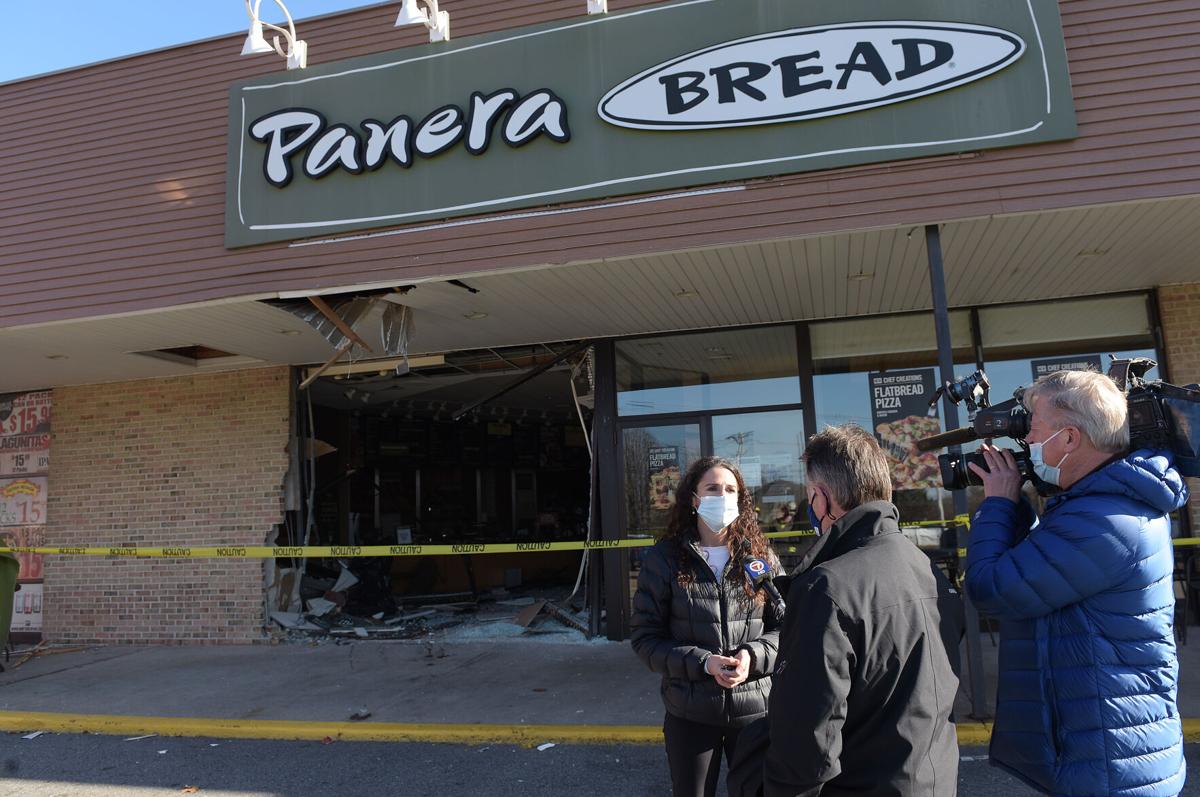 201203_et_tje_panera_crash_06.jpg