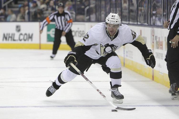 North Andover's Farnham ready for eighth professional hockey season