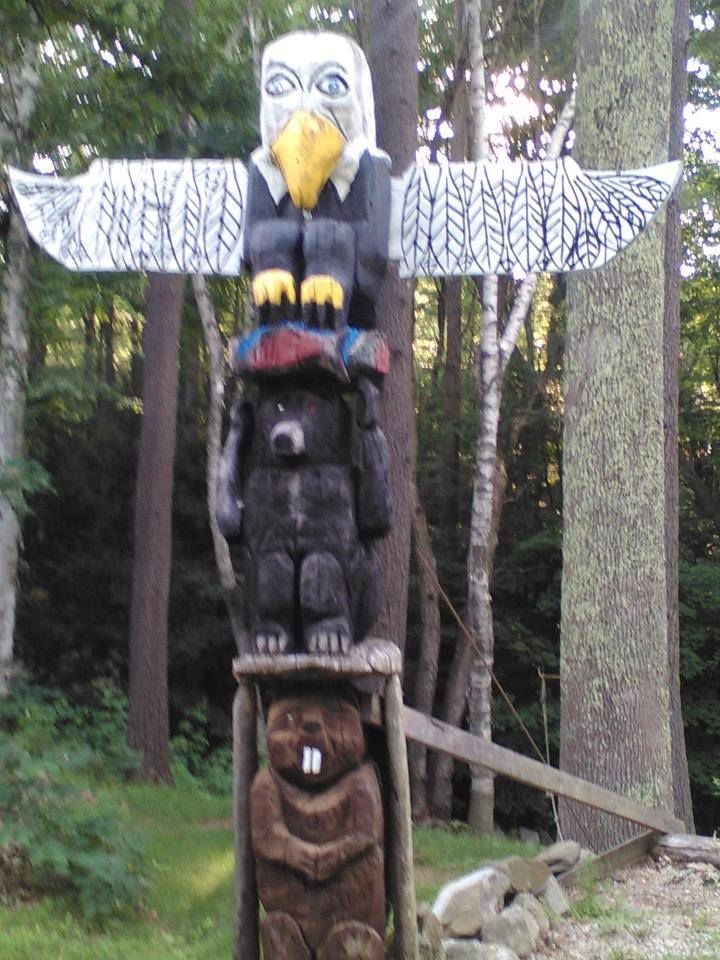 Police Three people loaded 14foot totem pole onto truck, stole it