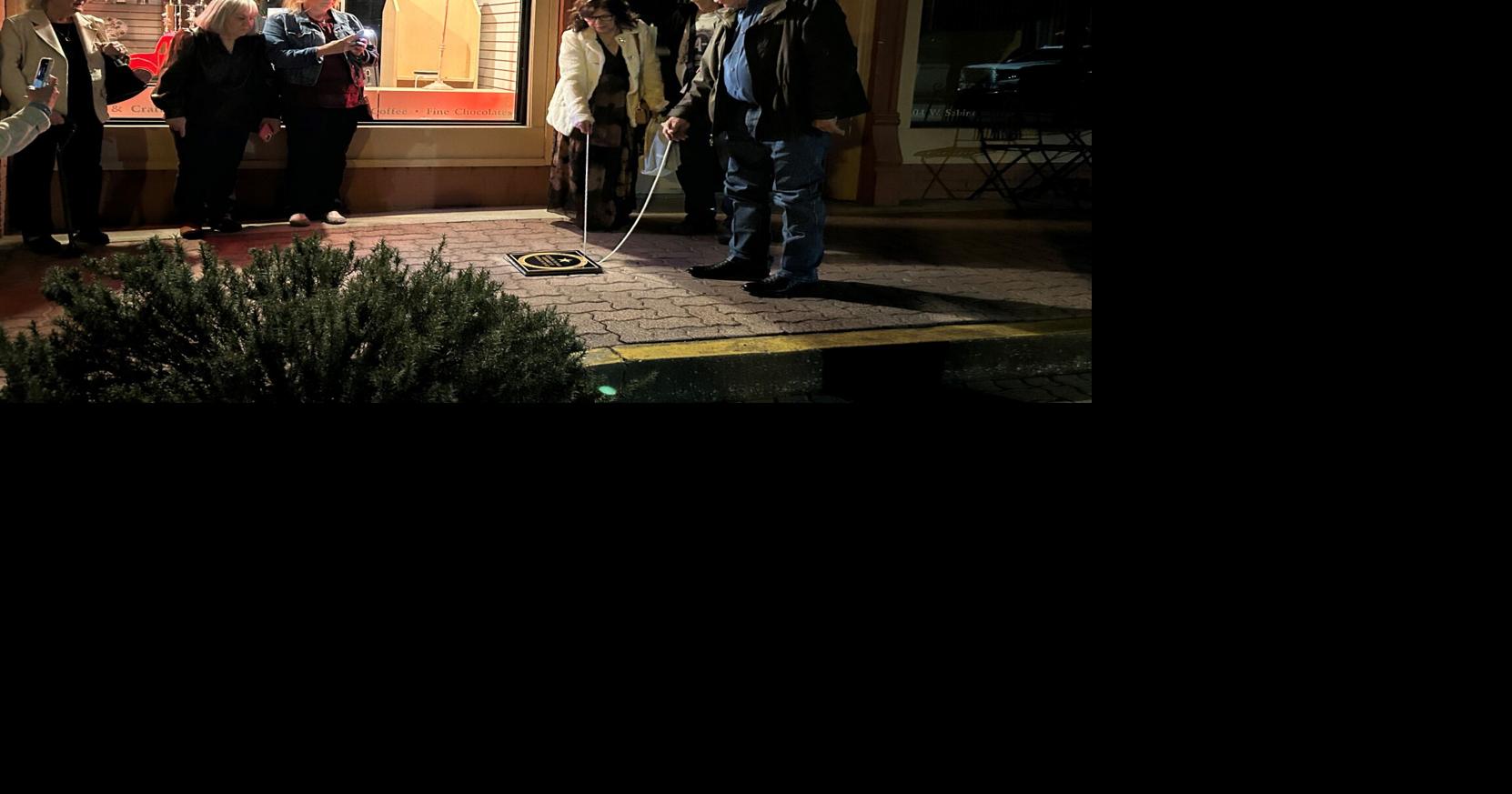 Arts Walk of Fame Induction Honors Hooker and Reeves at Esquire Theater