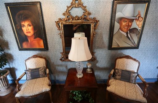 Southfork Ranch draws 'Dallas' fans old and new