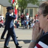 Proper way to wear a poppy on veterans day Proper way to wear a poppy on veterans day