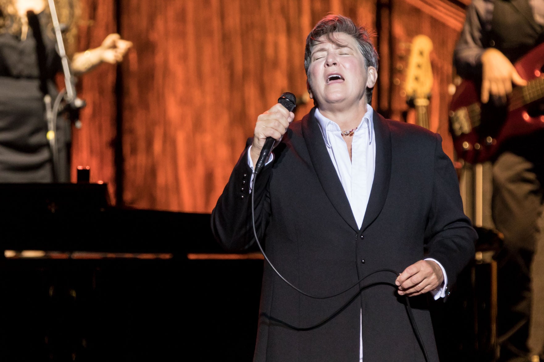 k.d. lang revives 'Ingenue' for its 25th anniversary | Az Music