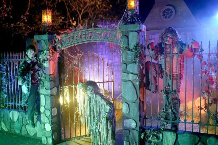 Haunted attractions, theme parks out to scare you Travel