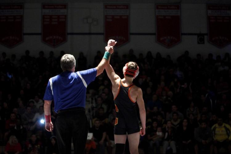 Maturity pays off as D.V.'s Ezell among Moon Valley Invite winners