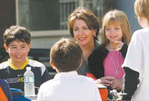 Pelosi Lunches With Scottsdale Grandkids East Valley Local News Eastvalleytribune Com