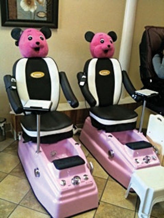 Nail salon with kid pedicure chairs near outlet me