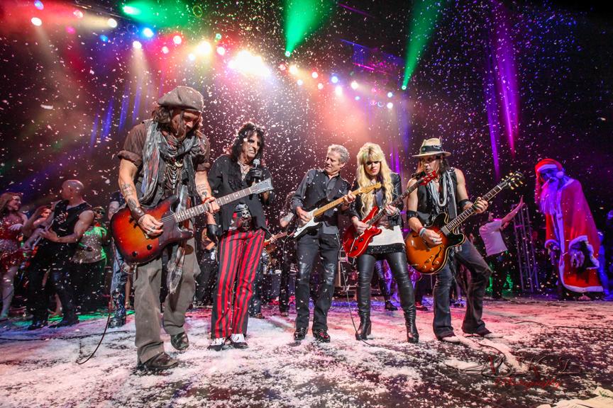 On stage Alice Cooper's Christmas Pudding, sealed with a KISS