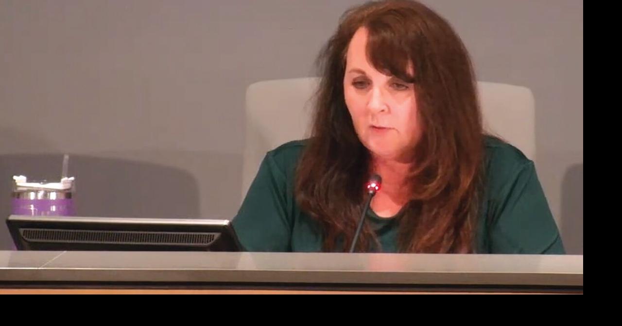 Gilbert mayor must get training on meetings |