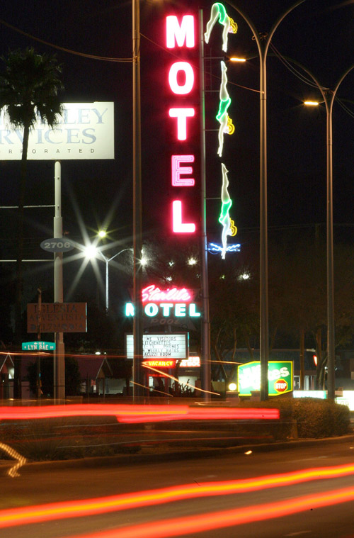 Donations Mount To Restore Mesa Motels Iconic Neon Sign Mesa Eastvalleytribunecom