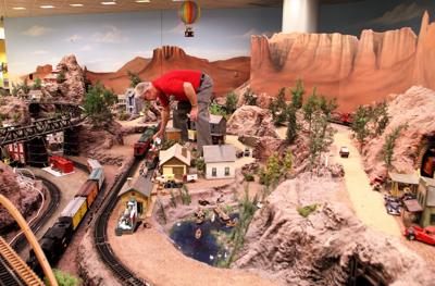 Train Display Offers Fun For Kids At Hospital Life Eastvalleytribune Com