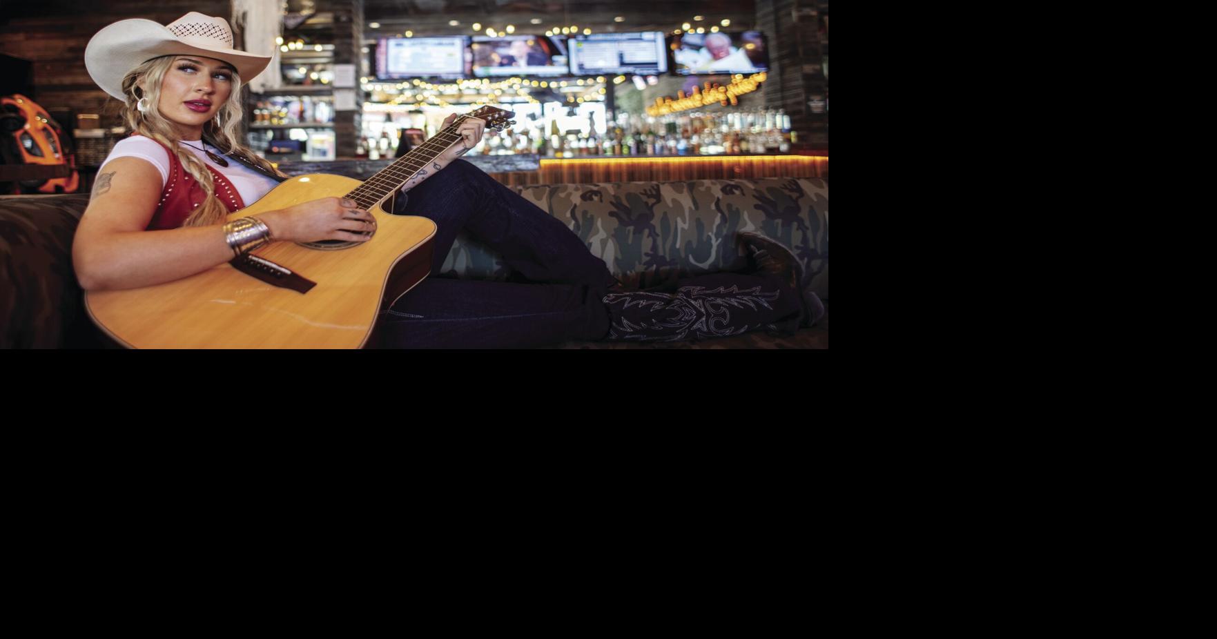 Gilbert singer-songwriter eyes CW’s heights | | eastvalleytribune.com