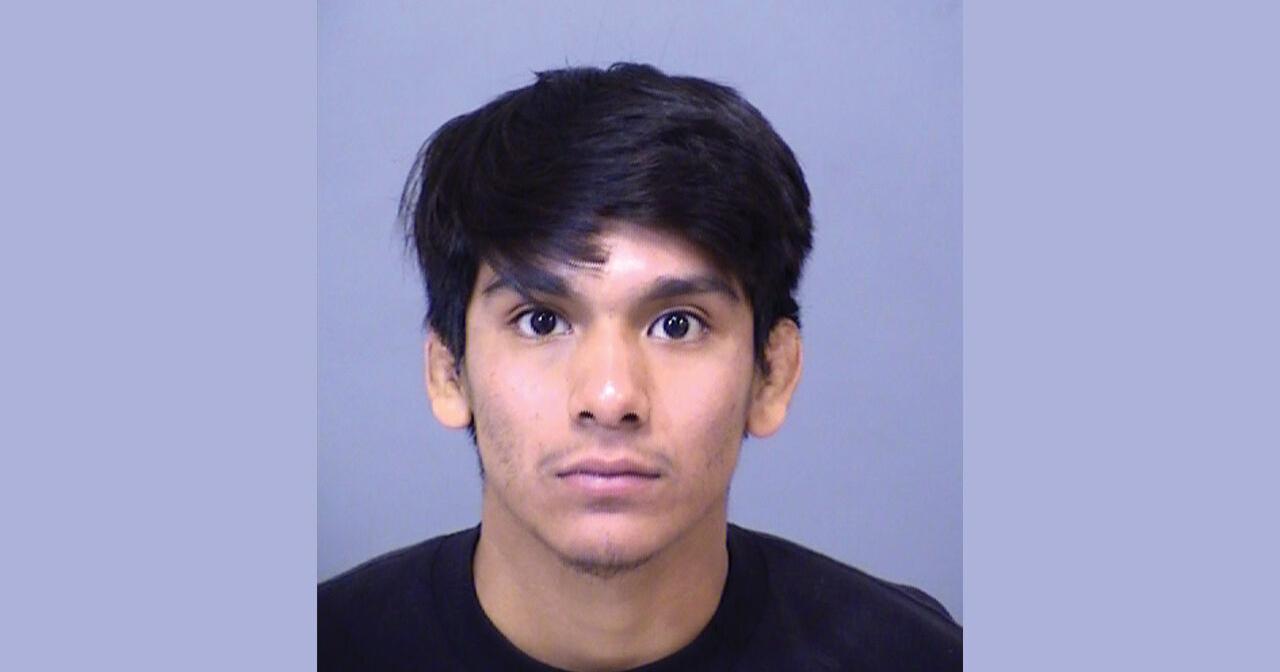 Student caught with gun by detector on first day - Vimarsana News