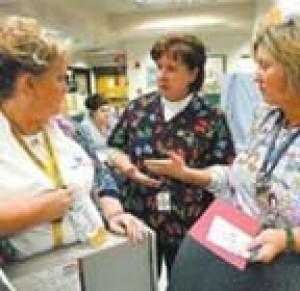 Officials Seek Answers To Long Er Delays East Valley Local News