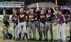 Arizona Diamondbacks players partake in Ahwatukee Little League game