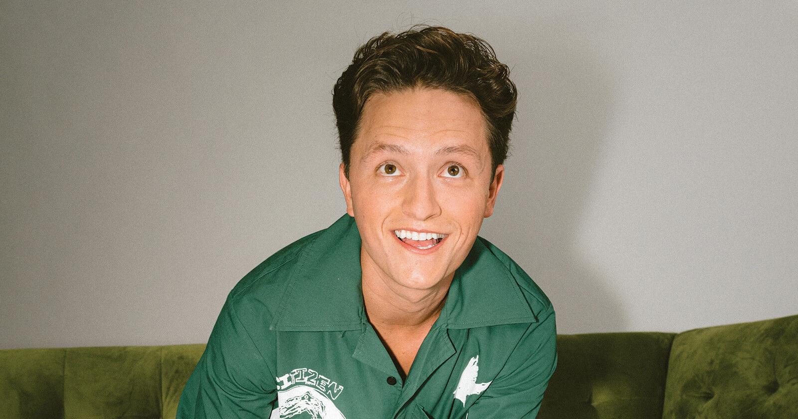 Comedian brings debut tour 'Fibs & Friends' to Phoenix | - Vimarsana News