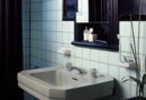 Glossy Paint Adds Dramatic Japanese Twist To 1920s Bathroom At