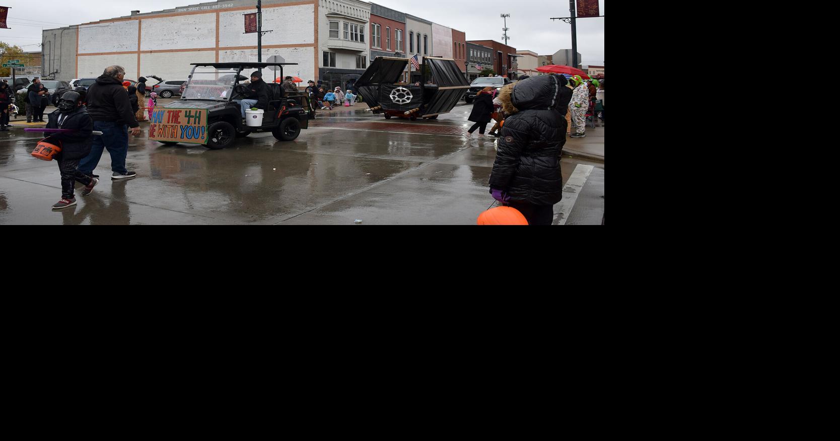 Effingham Halloween Parade returns with outer space theme Star Wars