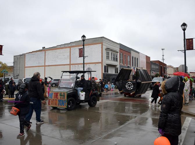 Effingham Halloween parade returns with outer space theme Local News