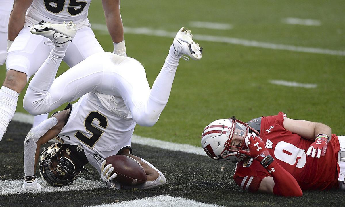 Wisconsin Wins Duke S Mayo Bowl Breaks Trophy National Sports Effinghamdailynews Com