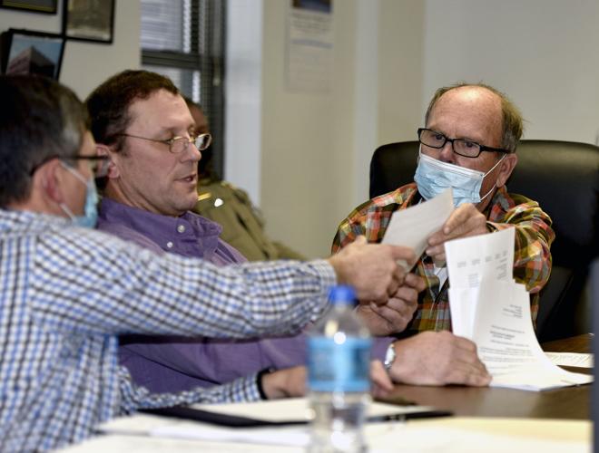 County board votes 5-2 to award 911 Ambulance RFP to RuralMed
