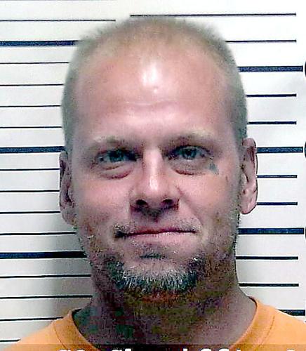 Altamont man damages multiple properties in Effingham while fleeing police