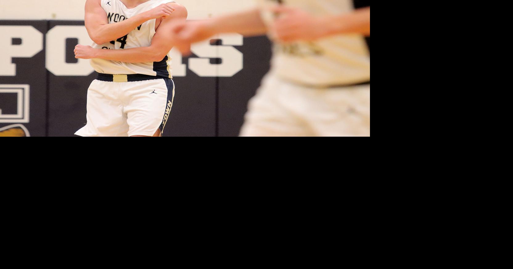 OUTLASTING THE BULLDOGS Teutopolis outlasts St. Anthony to advance to