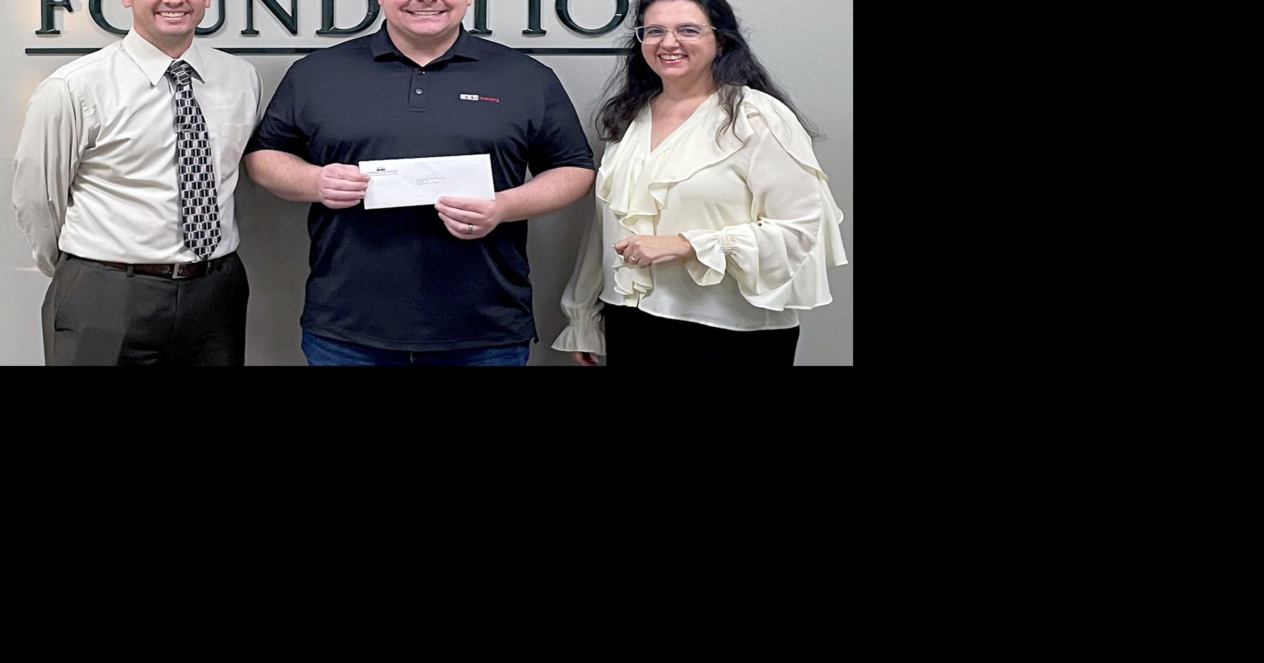 Teutopolis State Bank awards grant to Teutopolis Civic Center
