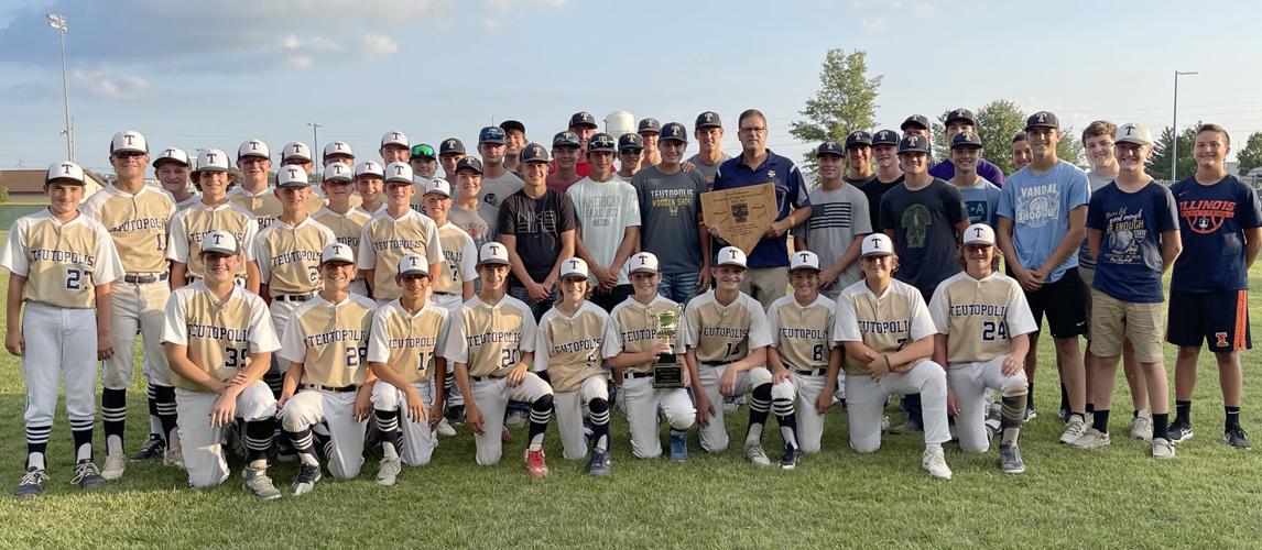 Kent Niebrugge receives dedication for work with Teutopolis Junior High