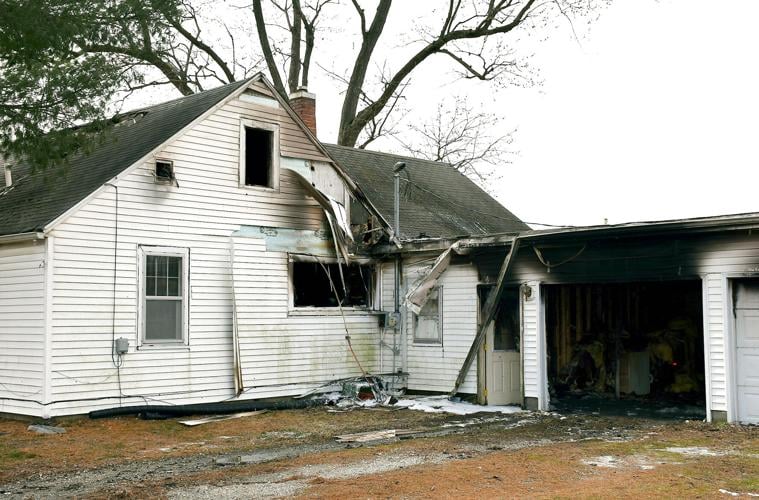 Effingham residents escape house fire