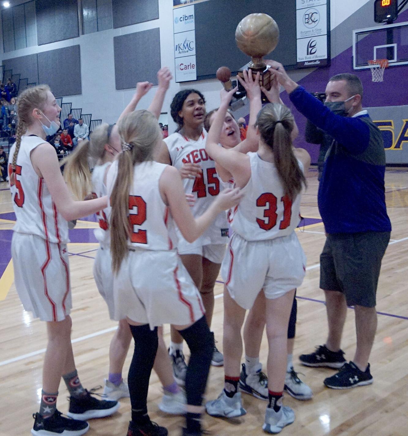 WEDNESDAY ROUNDUP Teutopolis girls win Charleston Holiday Tournament