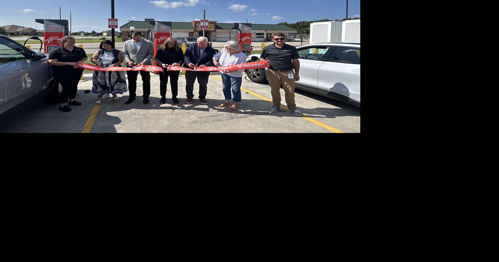 First fed funded electric vehicle charging station in Illinois opens in Casey