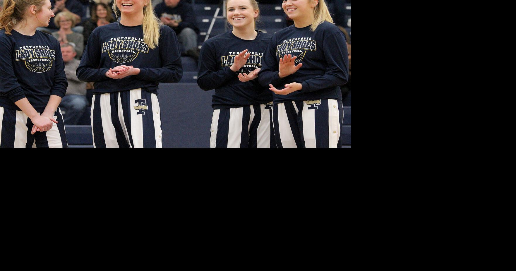 SENIOR NIGHT SUCCESS Teutopolis honors seniors; defeat Neoga for 18th