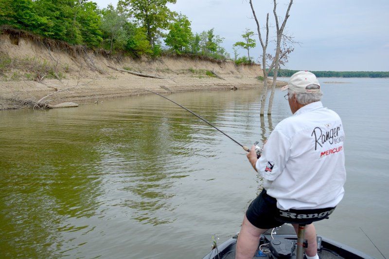 The expert and the novice A day of fishing on Lake Shelbyville Local