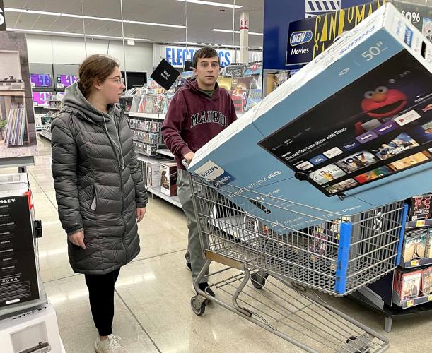Shoppers brave cold to get Black Friday doorbusters Local News